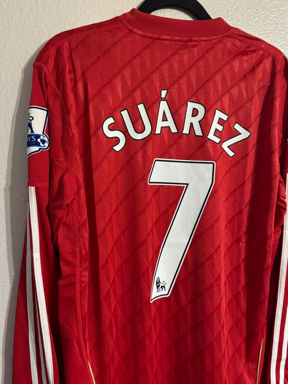 Vintage Liverpool 2011/2012 Luis Suarez EPL home red long sleeve soccer jersey - Picture 4 of 4